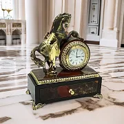 Сувенирные настольные часы из яшмы с бронзовым конём — необычный подарок — фотография 1