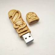 Флешка «Конь» из дерева — необычный подарок — фотография 2