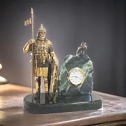 Часы «Витязь-защитник» с богатырём на змеевике — оригинальный подарок — фотография 1