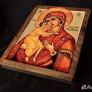 Икона Божией Матери "Феодоровская" с ковчегом в подарок — фотография 3