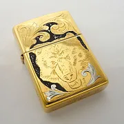 На память: Зажигалка Zippo оригинал "Охота на медведя" — фотография 2