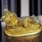 Композиция «Охотник с кабаном» из латуни — красивый подарок — фотография 1
