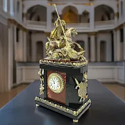 Интерьерные часы «Георгий Победоносец» из яшмы — необычный подарок — фотография 1