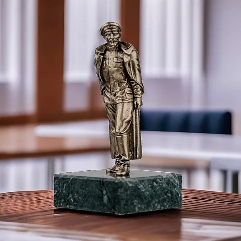 Статуэтка «Ф.Э. Дзержинский» из бронзы — необычный подарок